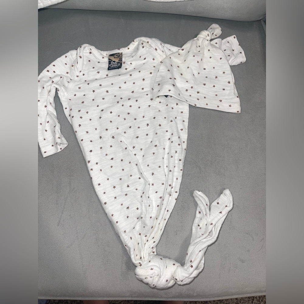 First wave never worn 0-6m star gown with hat